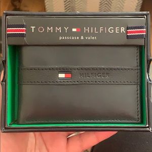 Tommy Hilfiger Bifold Wallet
